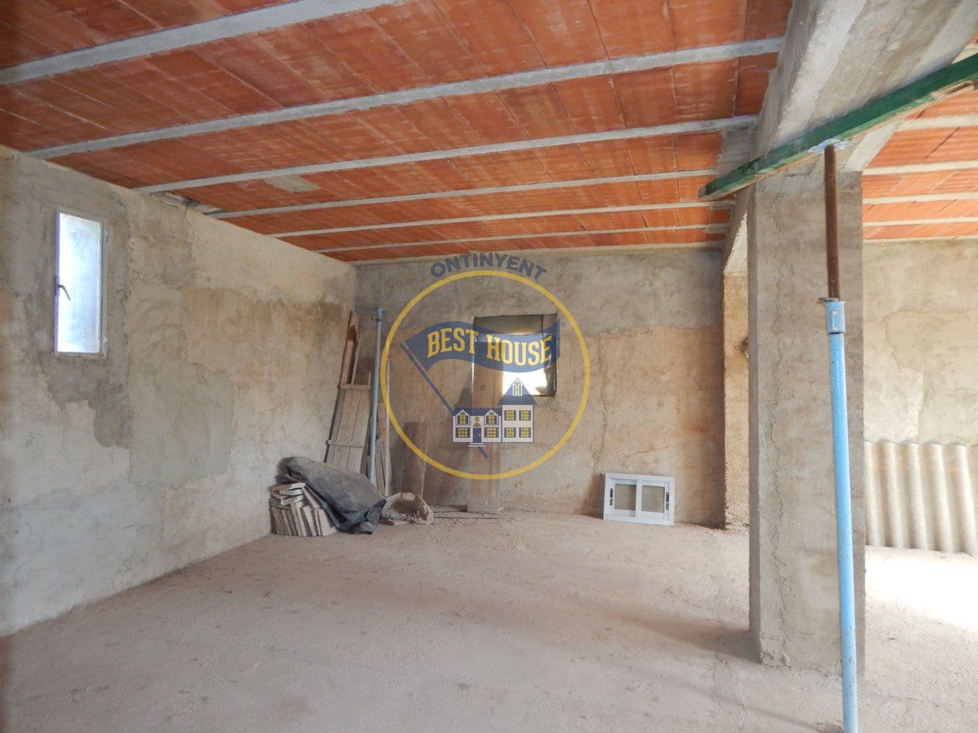 3 soveværelse Villa til salg i Ontinyent med garage - € 70.000 (Ref: 6192358)