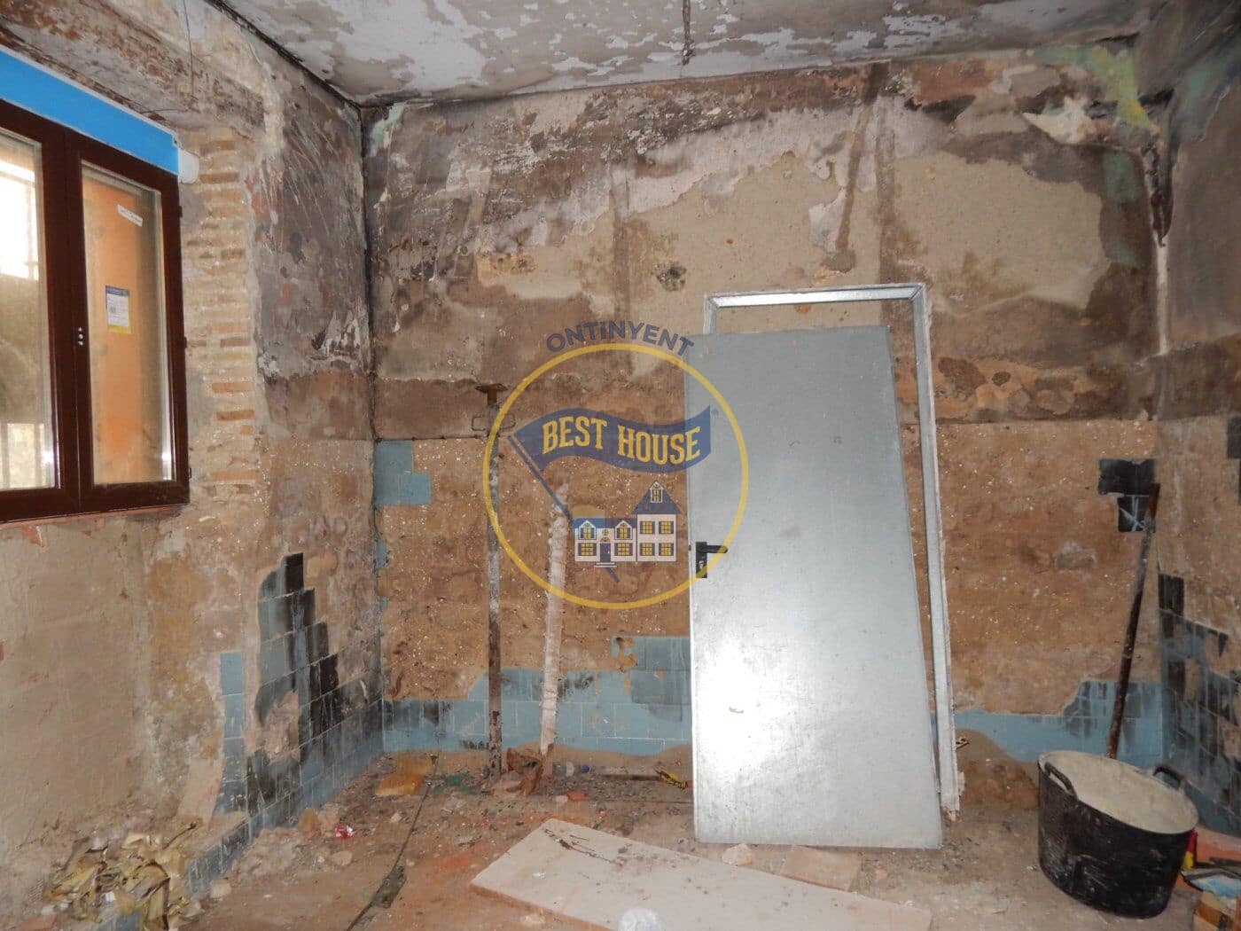 4 soveværelse Byhus til salg i Ontinyent - € 42.000 (Ref: 6192431)