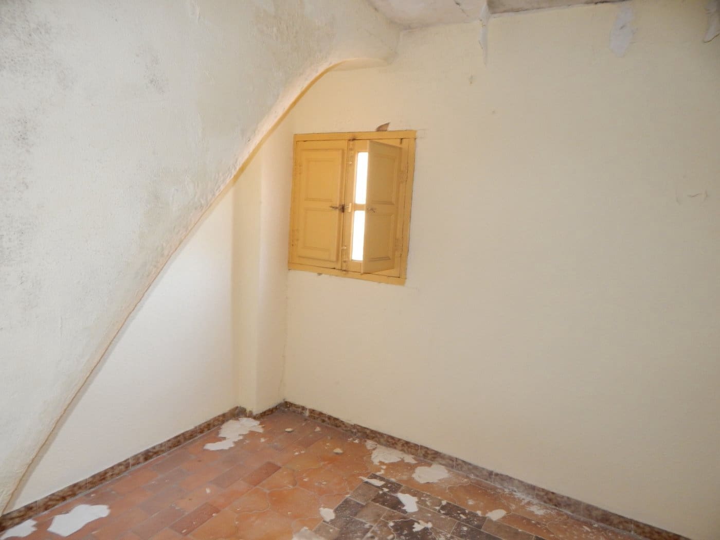 8 soveværelse Byhus til salg i Ontinyent - € 90.000 (Ref: 6192432)