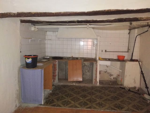 8 bedroom Townhouse for sale in Ontinyent - € 90,000 (Ref: 6192432)