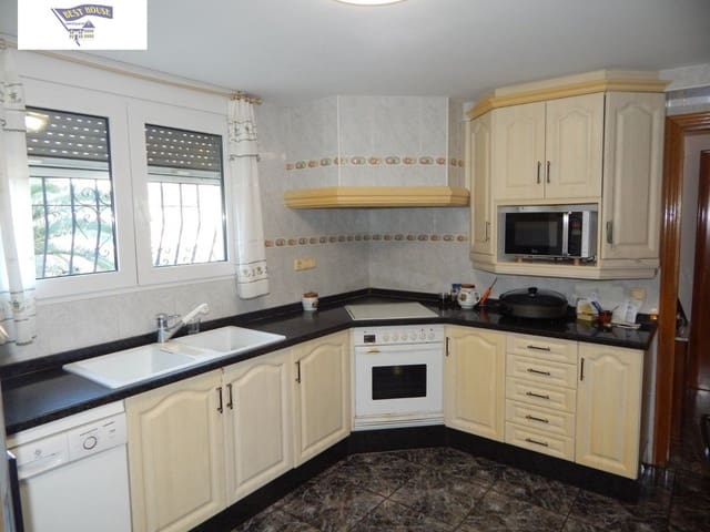 Chalet de 5 habitaciones en Ontinyent en venta con piscina - 390.000 € (Ref: 6261587)