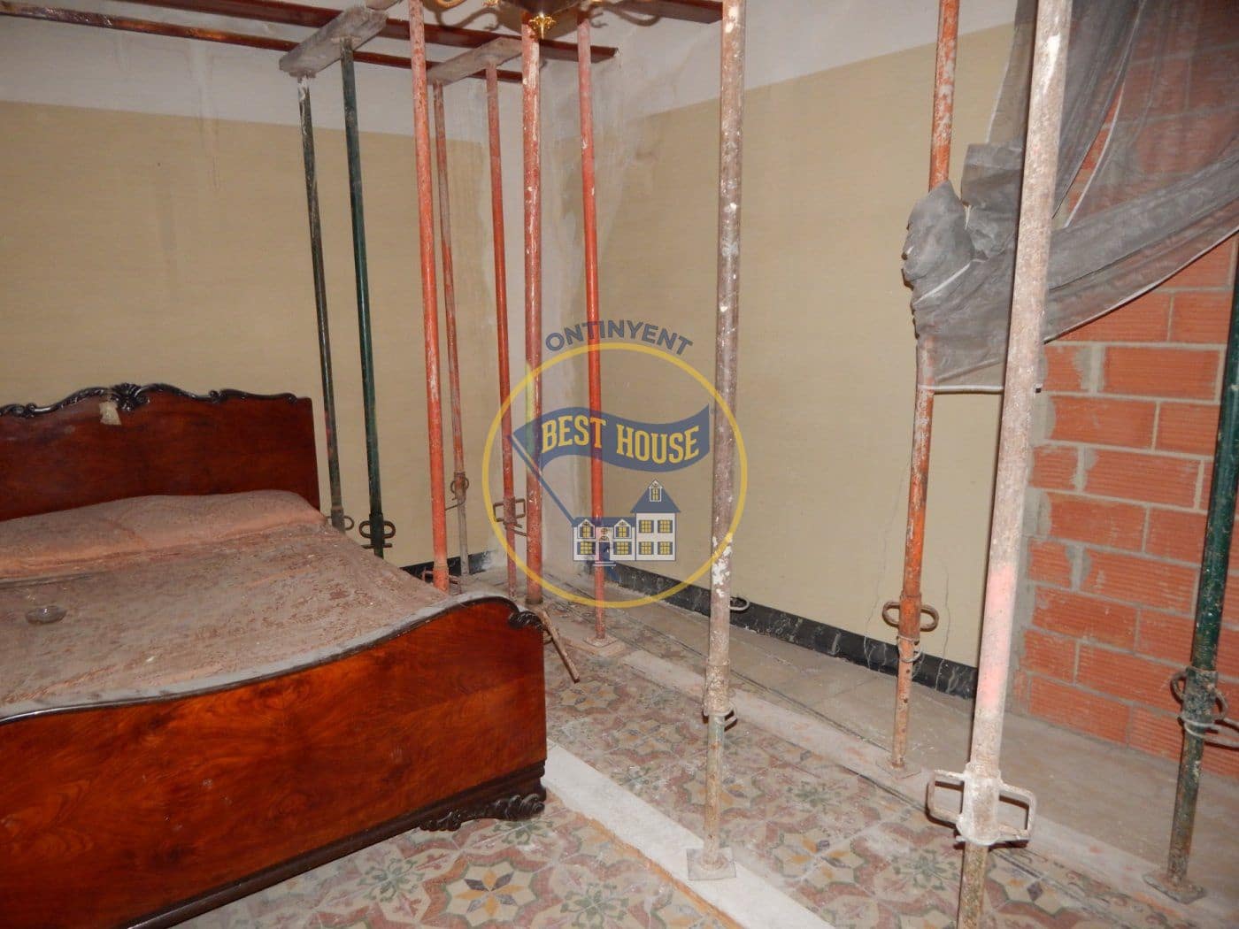 7 soveværelse Byhus til salg i Ontinyent - € 77.000 (Ref: 6940390)