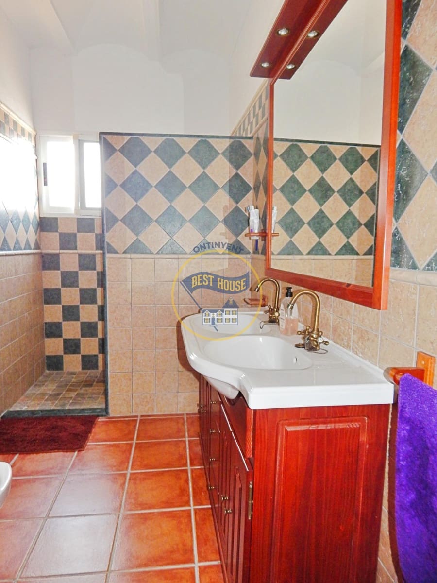 4 bedroom Villa for sale in Llutxent with pool - € 205,000 (Ref: 7790185)