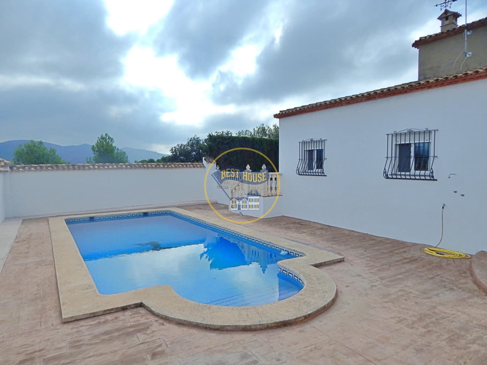 4 bedroom Villa for sale in Llutxent with pool - € 205,000 (Ref: 7790185)