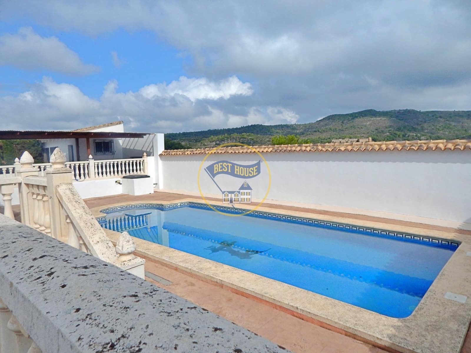 4 bedroom Villa for sale in Llutxent with pool - € 205,000 (Ref: 7790185)