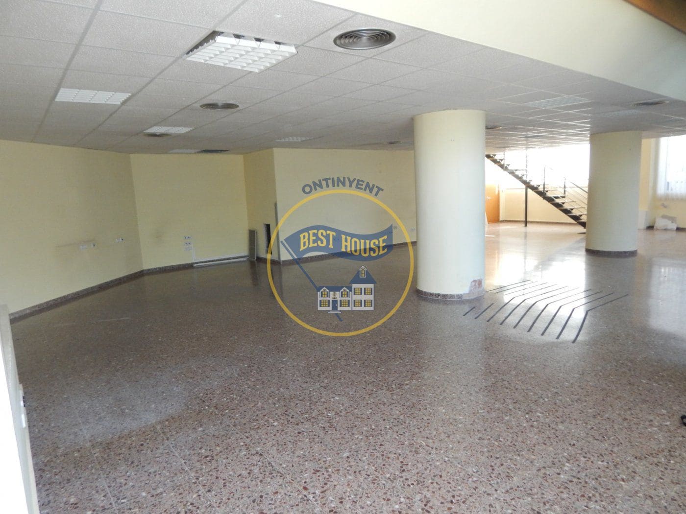 Commercieel te koop in Ontinyent - € 250.000 (Ref: 8117828)