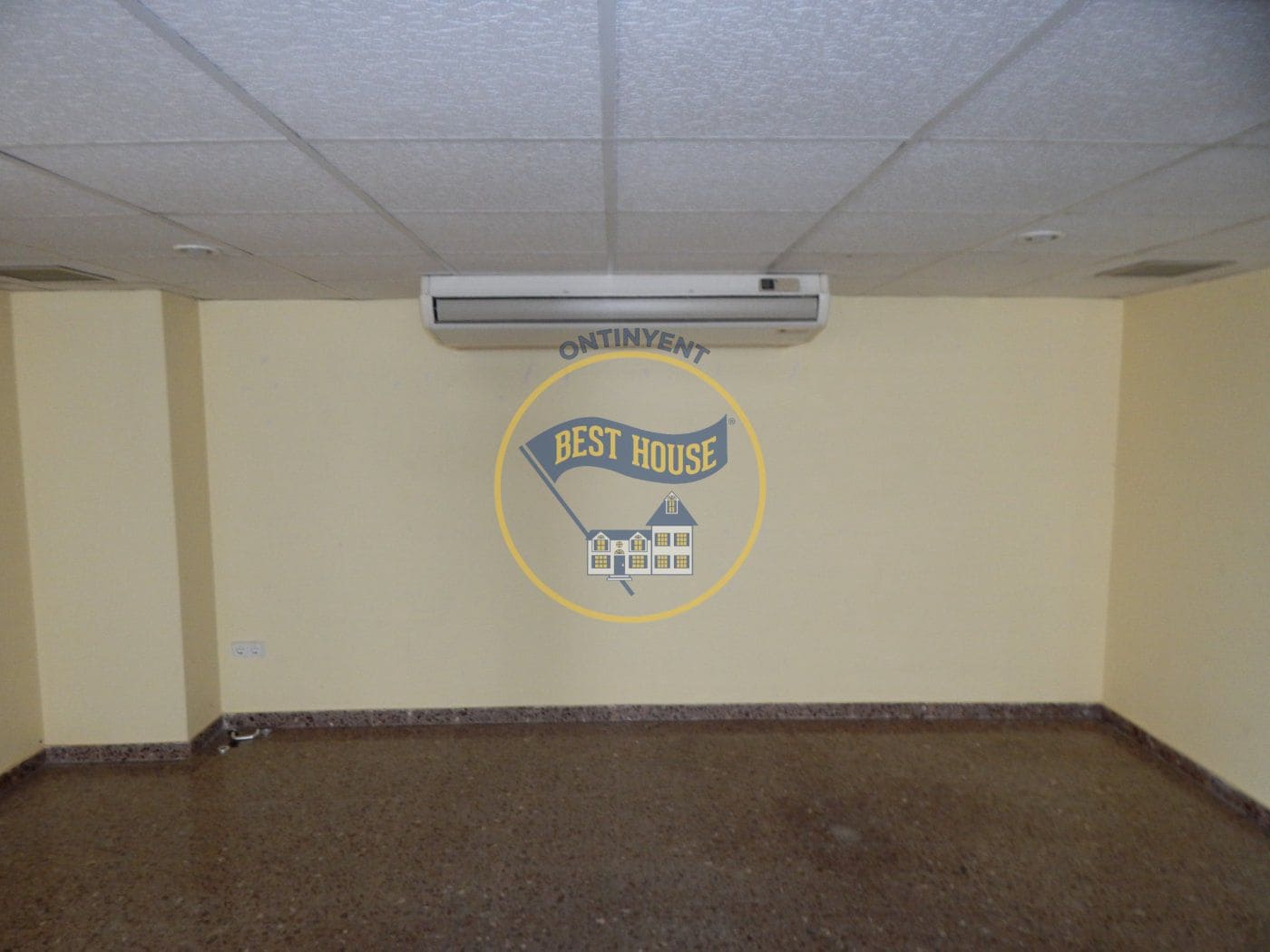 Commercieel te koop in Ontinyent - € 250.000 (Ref: 8117828)