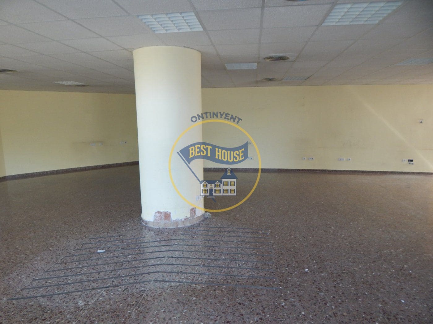 Commercieel te koop in Ontinyent - € 250.000 (Ref: 8117828)