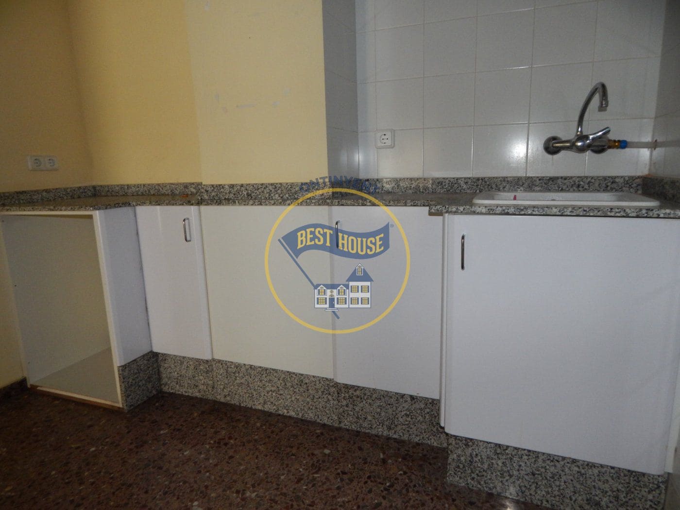 Commercieel te koop in Ontinyent - € 250.000 (Ref: 8117828)