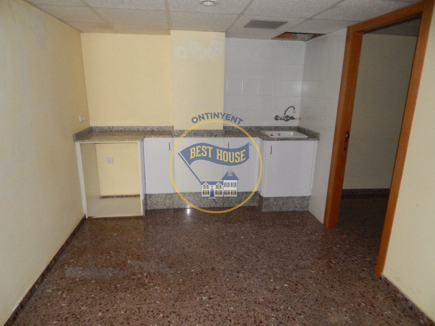 Commercieel te koop in Ontinyent - € 250.000 (Ref: 8117828)