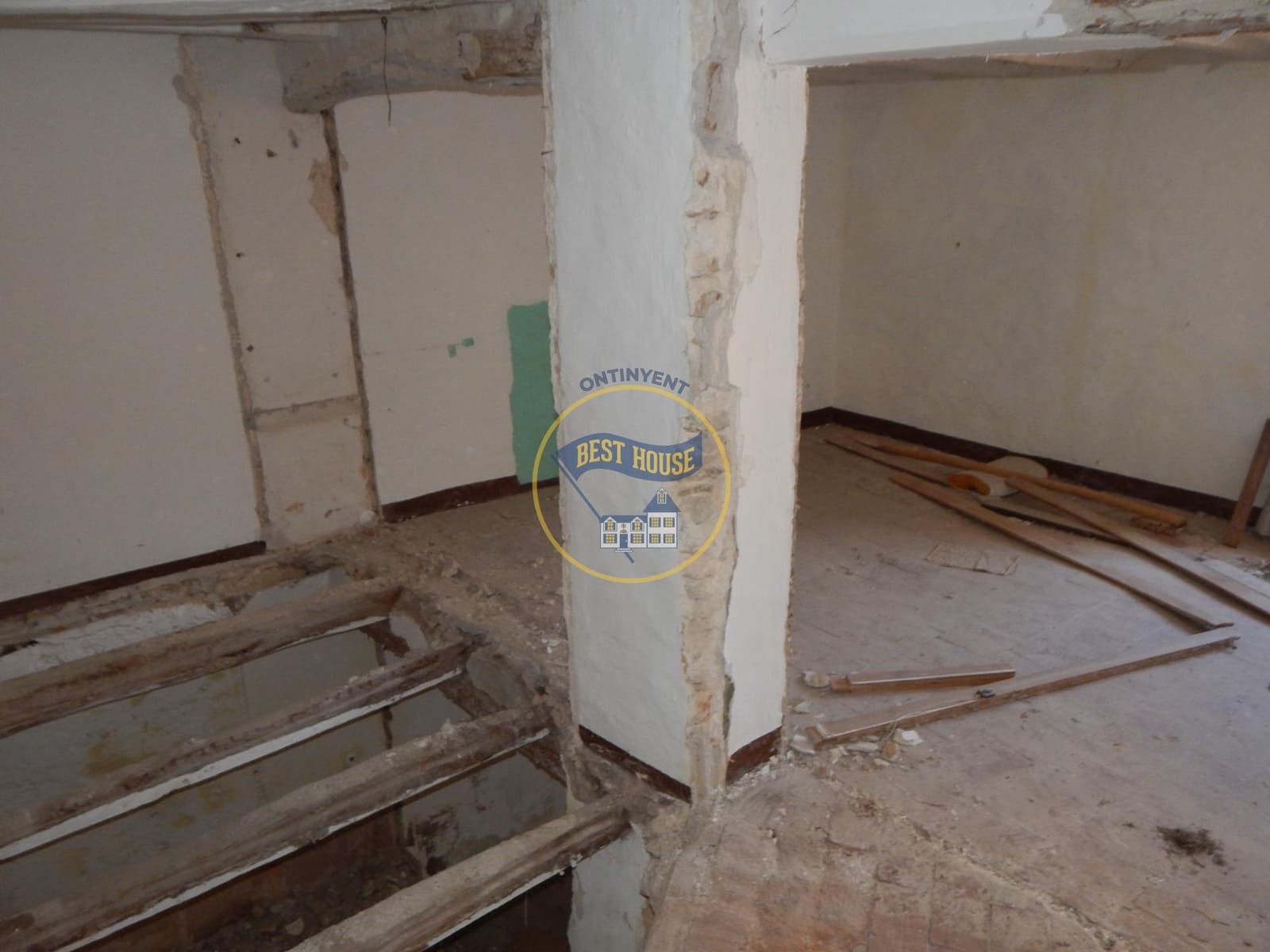 5 soveværelse Byhus til salg i Bocairent - € 45.000 (Ref: 8117866)