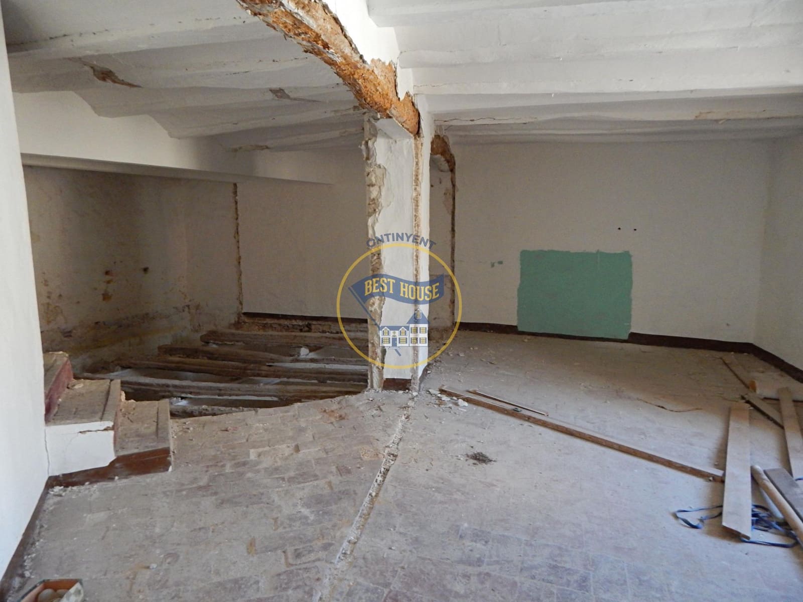 5 soveværelse Byhus til salg i Bocairent - € 45.000 (Ref: 8117866)