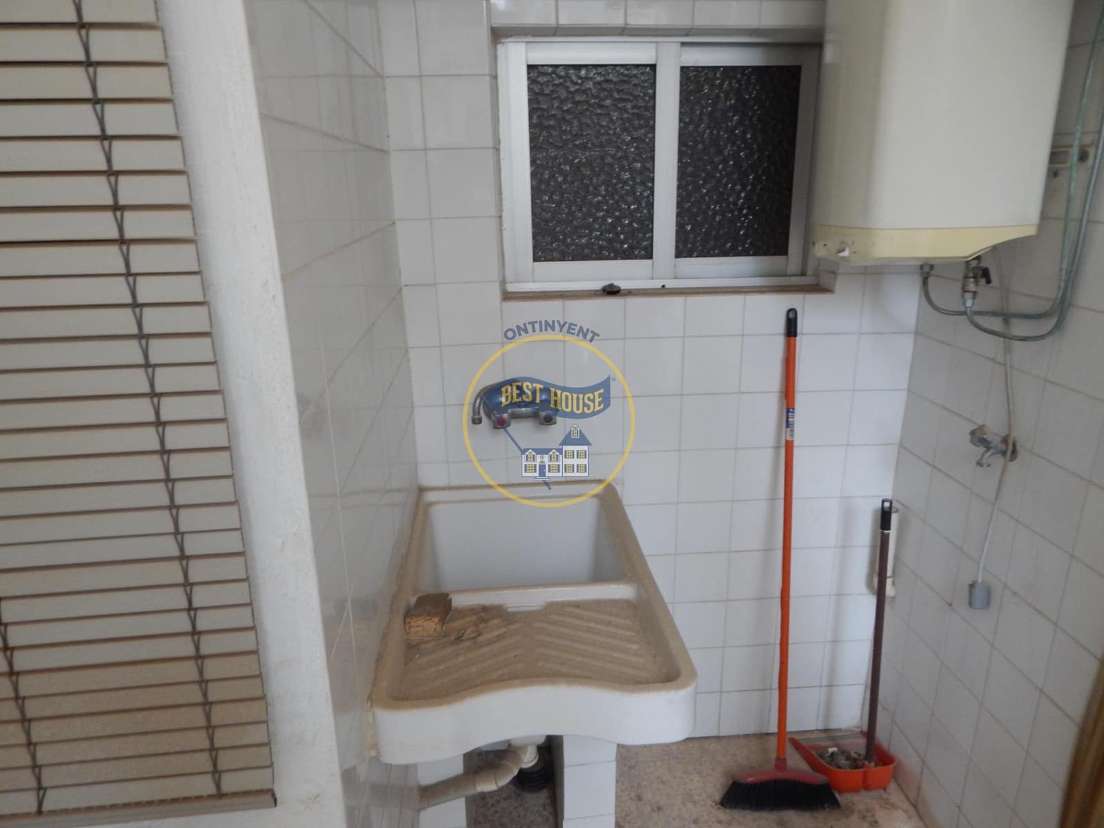 6 soverom Hus til salgs i Albaida med garasje - € 99 000 (Ref: 8117883)