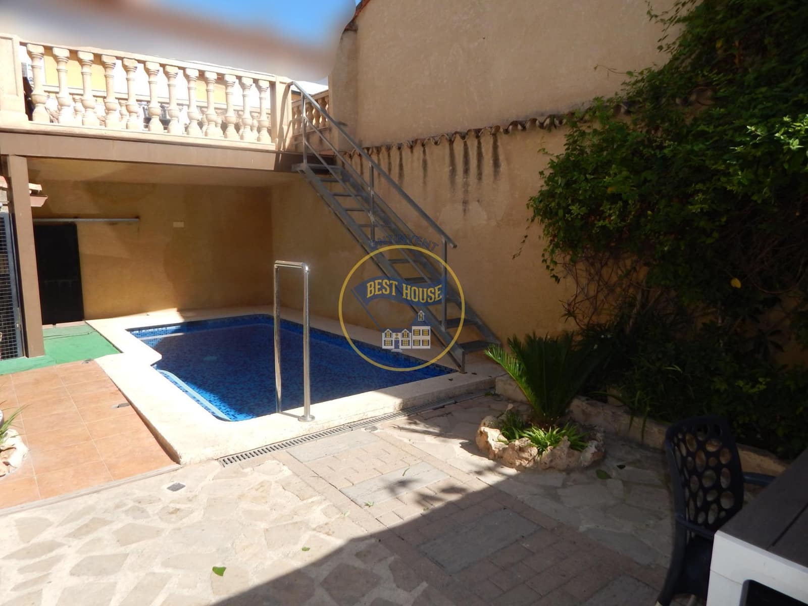 5 soveværelse Byhus til salg i Palomar med swimmingpool - € 249.000 (Ref: 8117906)