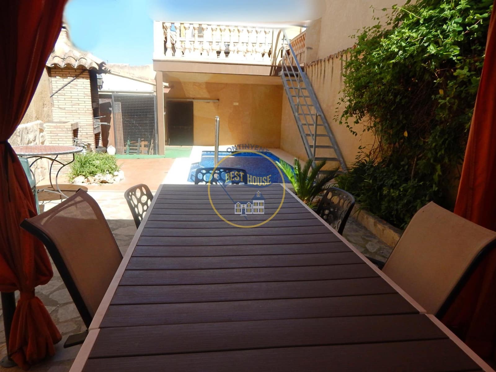 5 soveværelse Byhus til salg i Palomar med swimmingpool - € 249.000 (Ref: 8117906)