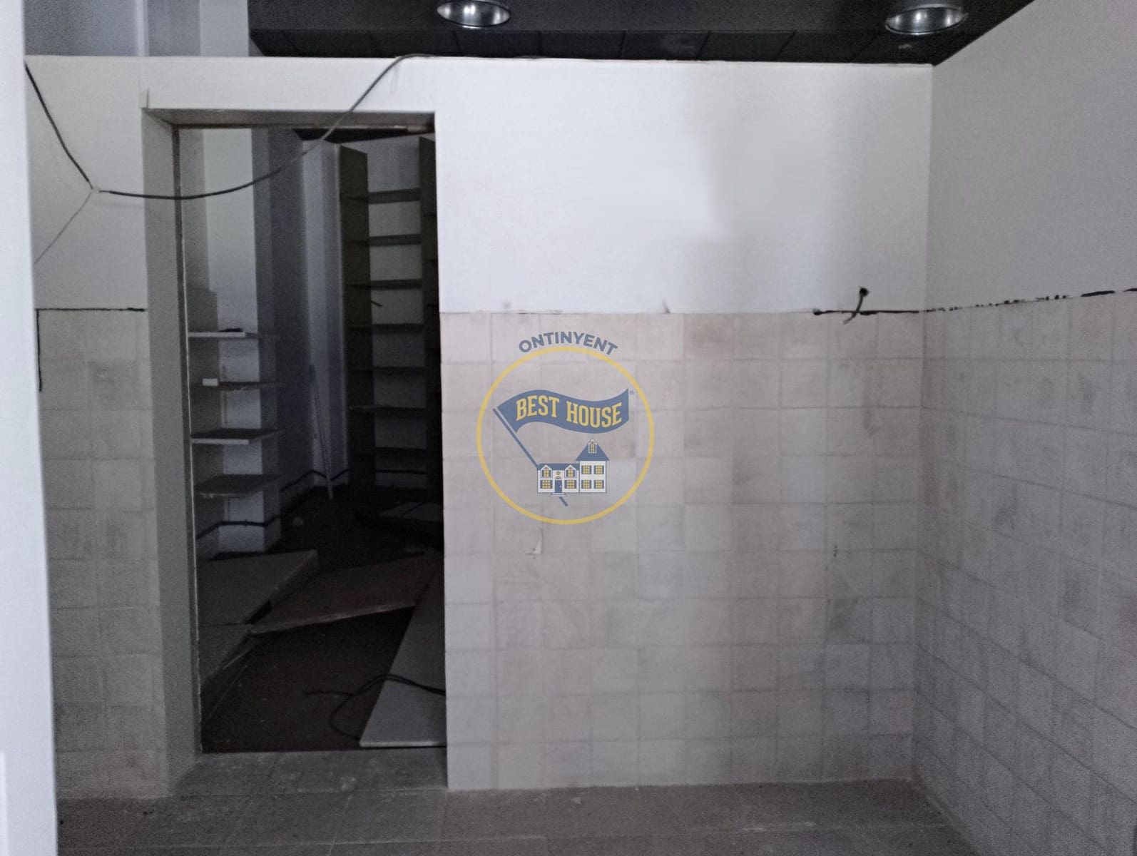 Commercial for rent in Ontinyent - € 350 (Ref: 8117925)
