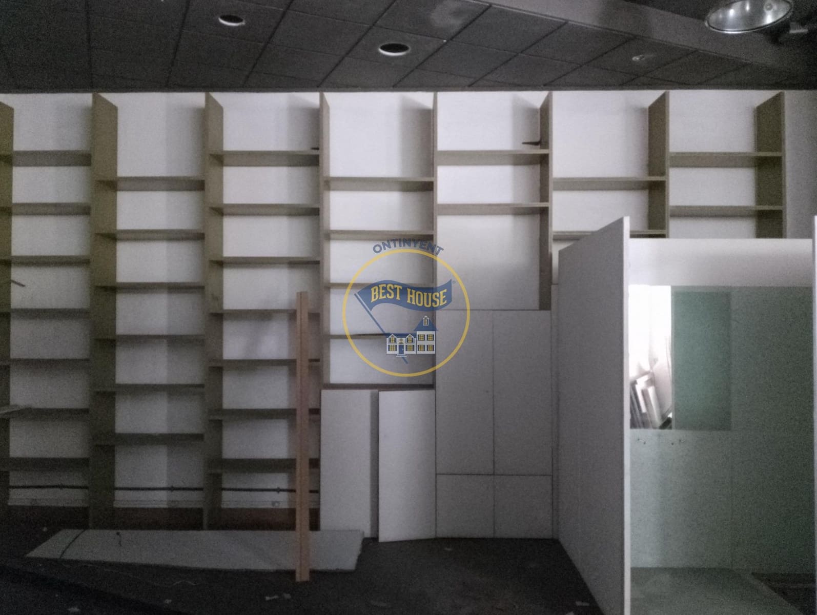 Commercial for rent in Ontinyent - € 350 (Ref: 8117925)