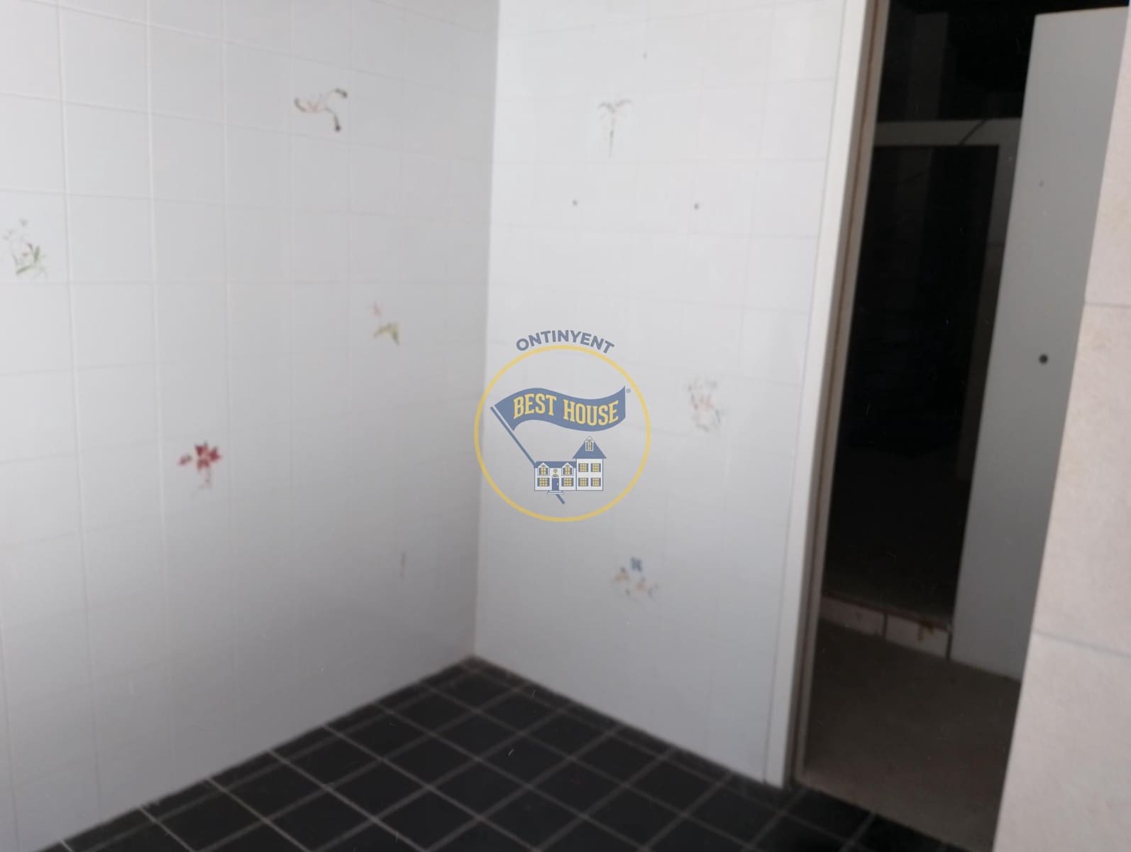 Commercial for rent in Ontinyent - € 350 (Ref: 8117925)