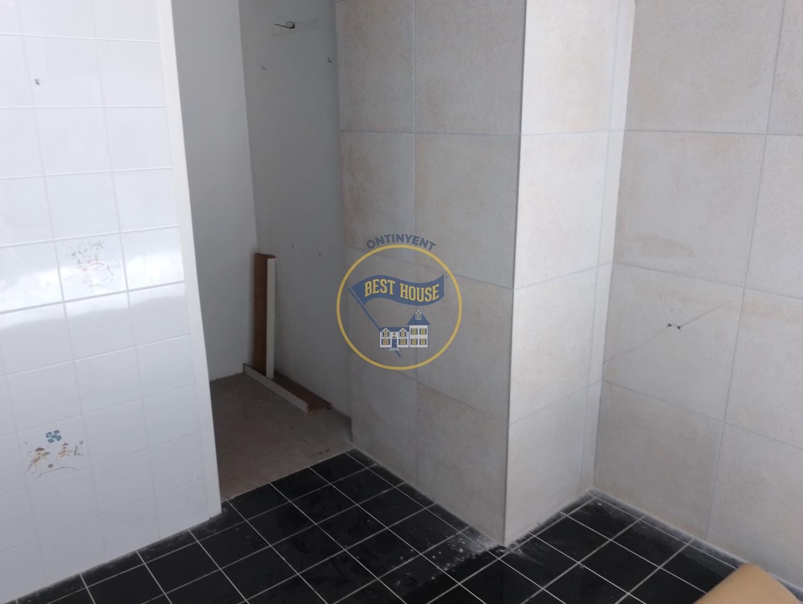 Commercial for rent in Ontinyent - € 350 (Ref: 8117925)