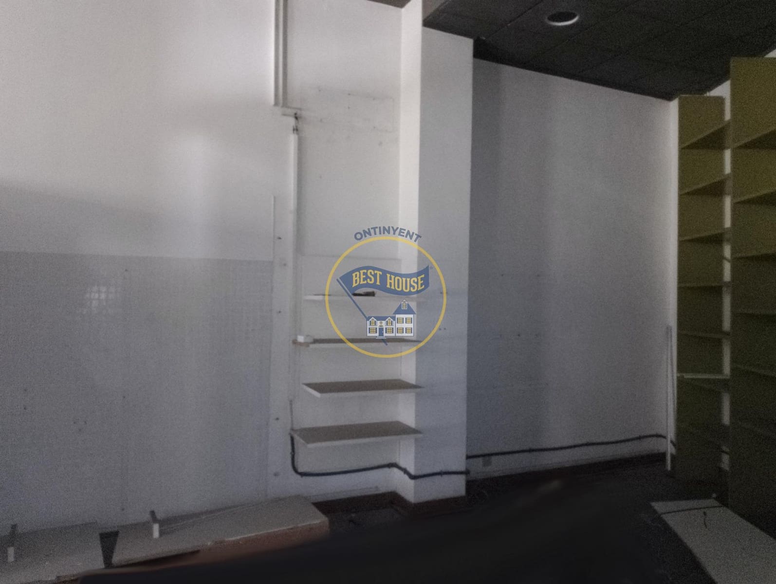 Commercial for rent in Ontinyent - € 350 (Ref: 8117925)