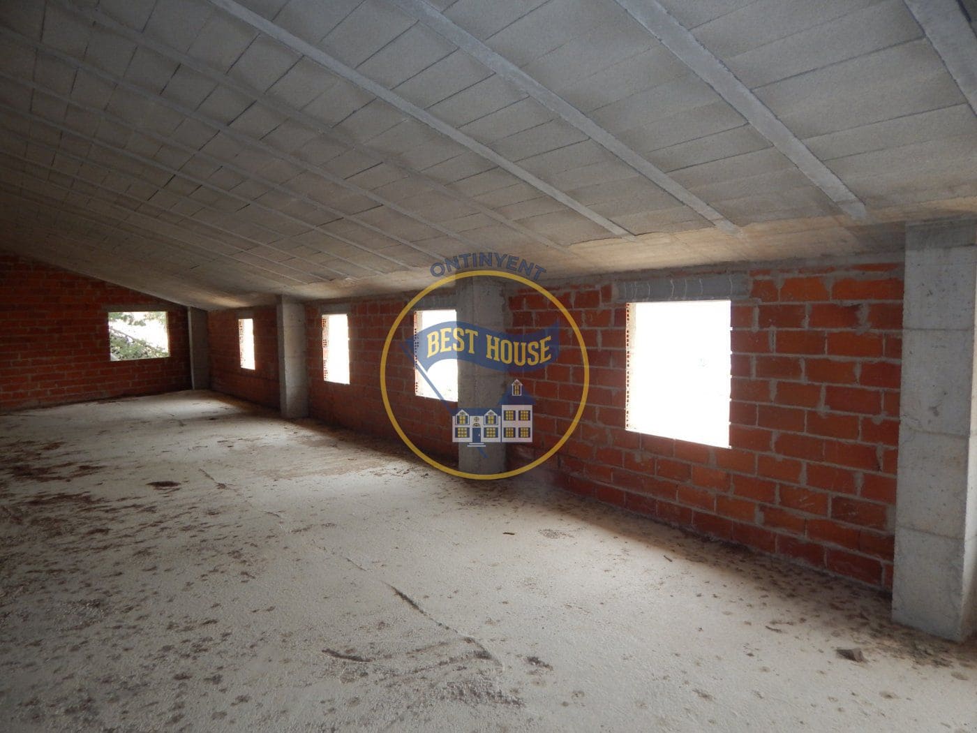 Byhus til salg i Agullent - € 250.000 (Ref: 8117942)