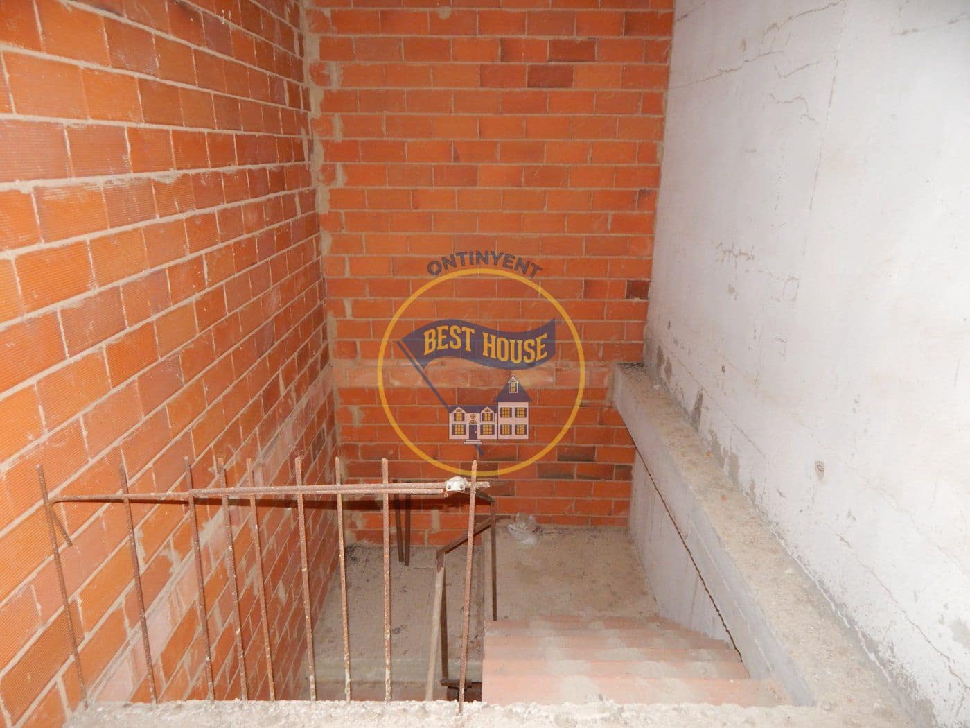 Byhus til salg i Agullent - € 250.000 (Ref: 8117942)