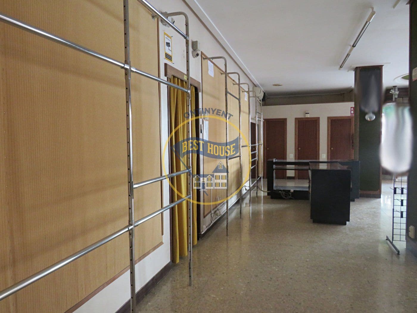 Comercial para venda em Ontinyent - 110 000 € (Ref: 8117950)