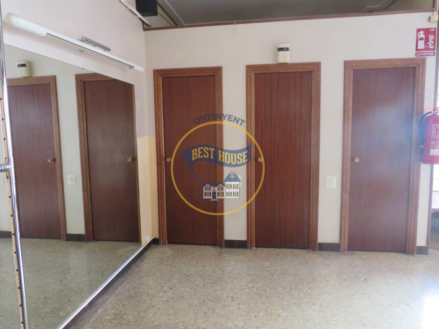 Comercial para venda em Ontinyent - 110 000 € (Ref: 8117950)