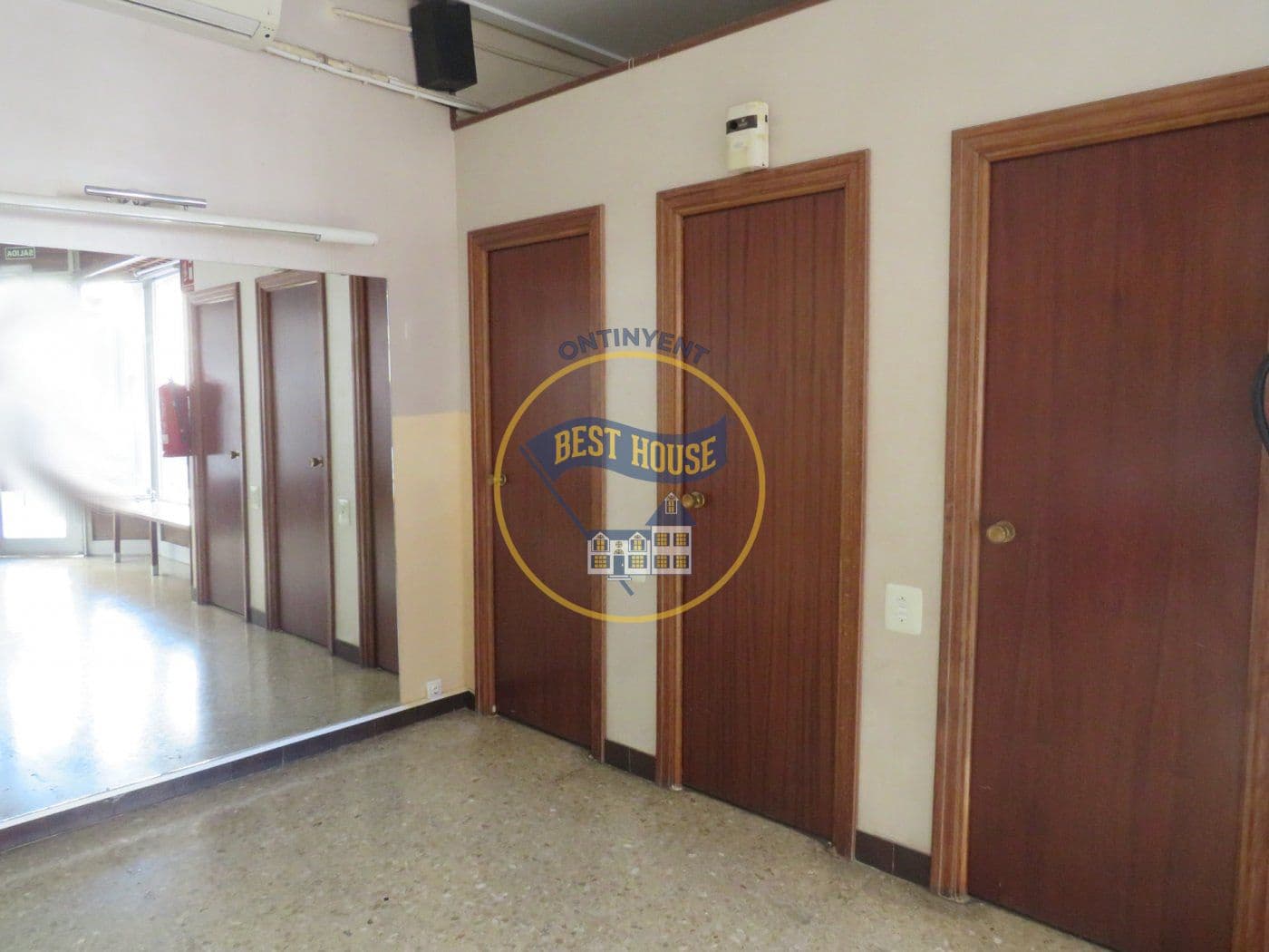 Comercial para venda em Ontinyent - 110 000 € (Ref: 8117950)
