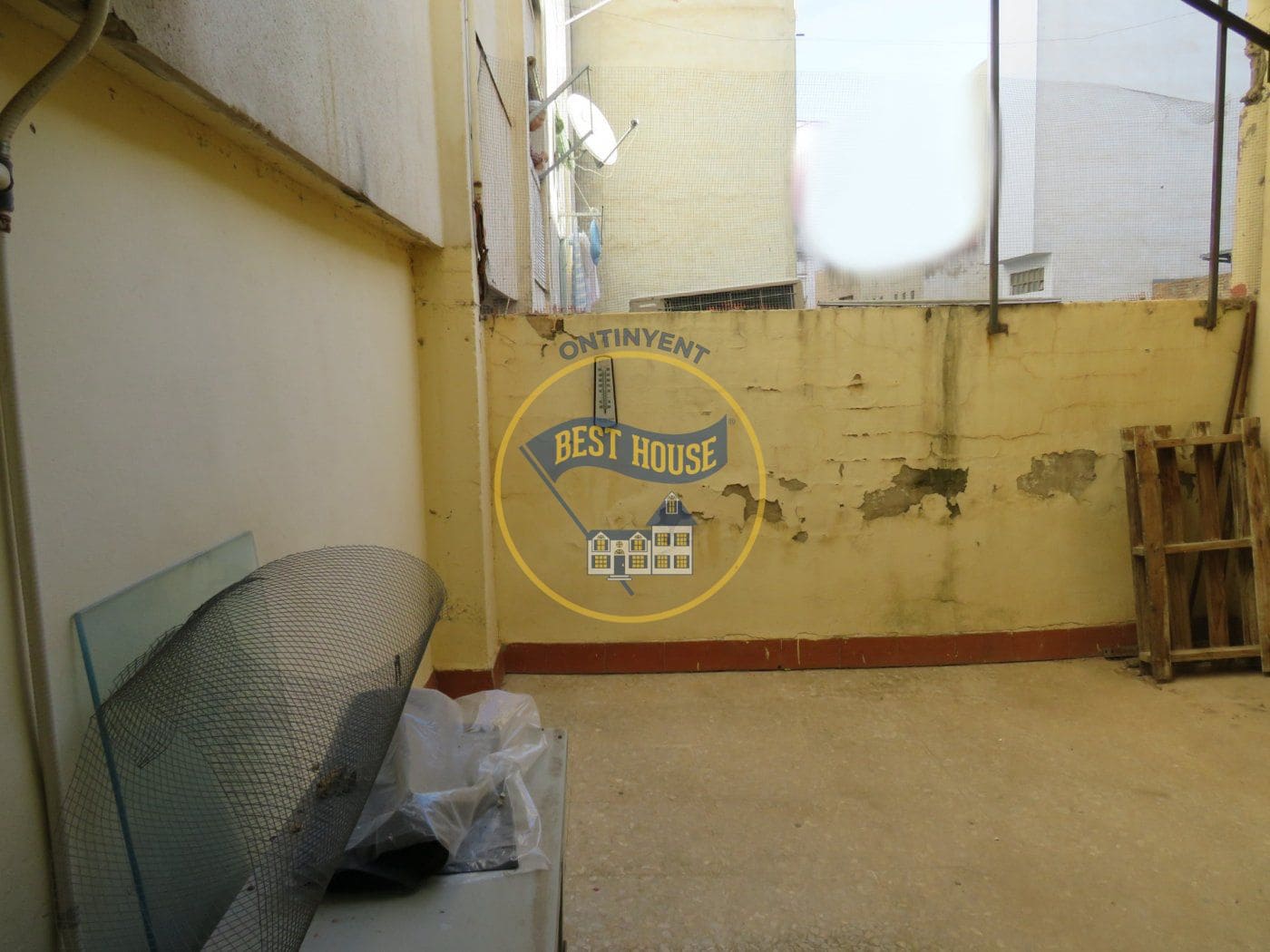 Comercial para venda em Ontinyent - 110 000 € (Ref: 8117950)