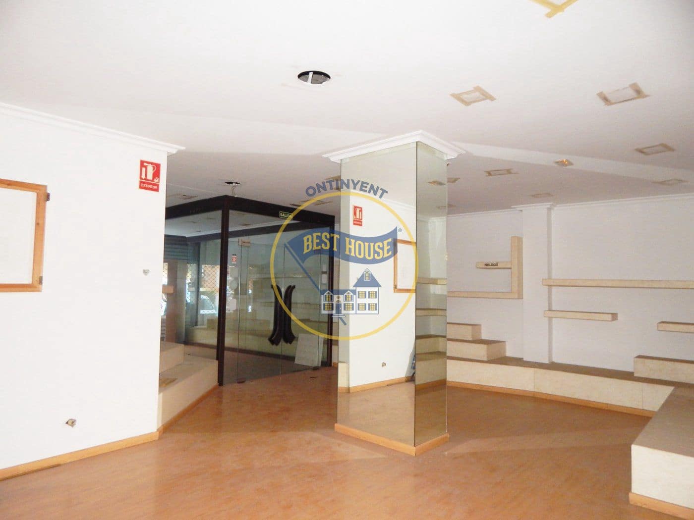 Commercial for rent in Ontinyent - € 1,100 (Ref: 8118017)