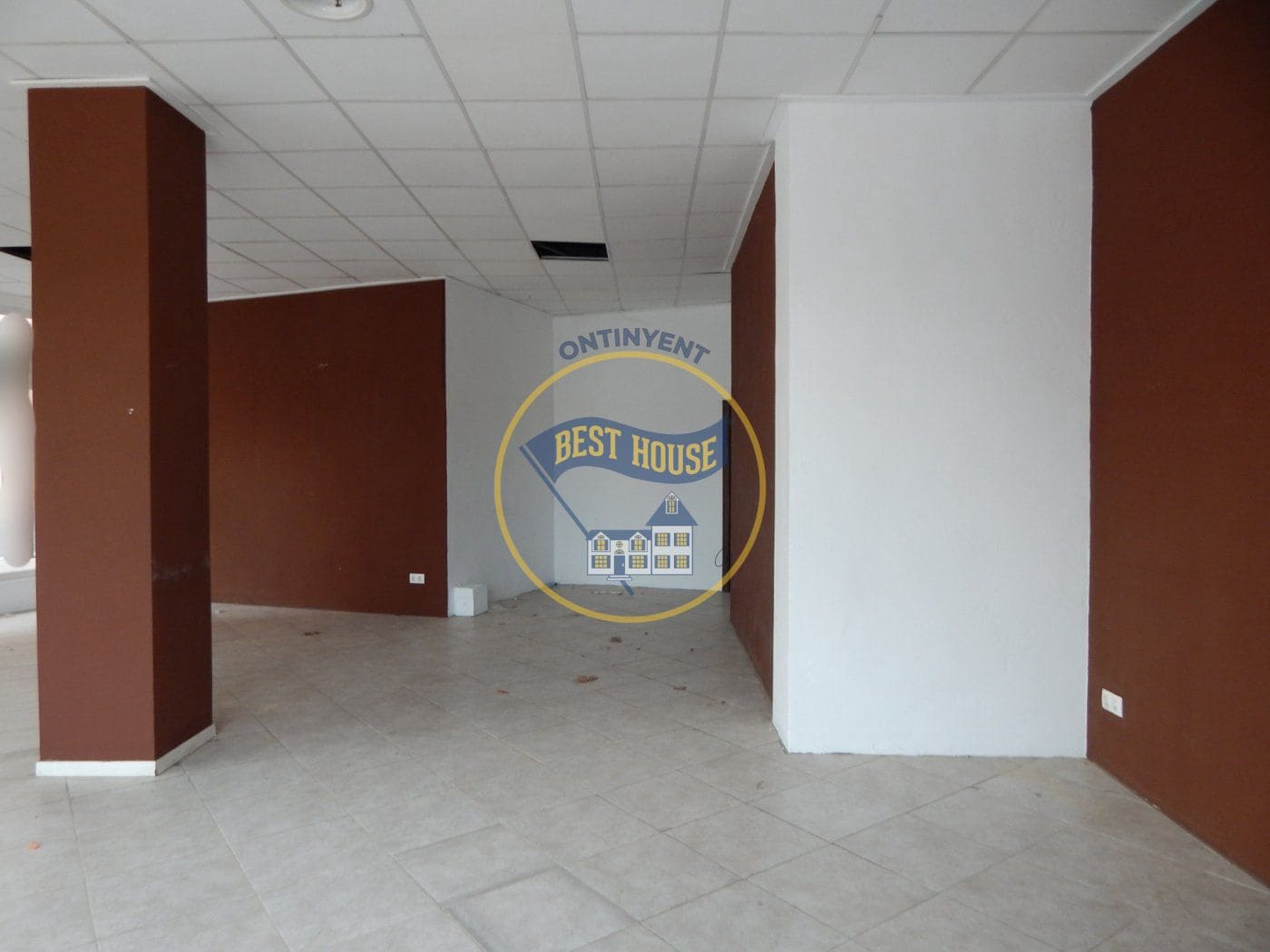 Commercial for rent in Ontinyent - € 700 (Ref: 8118026)