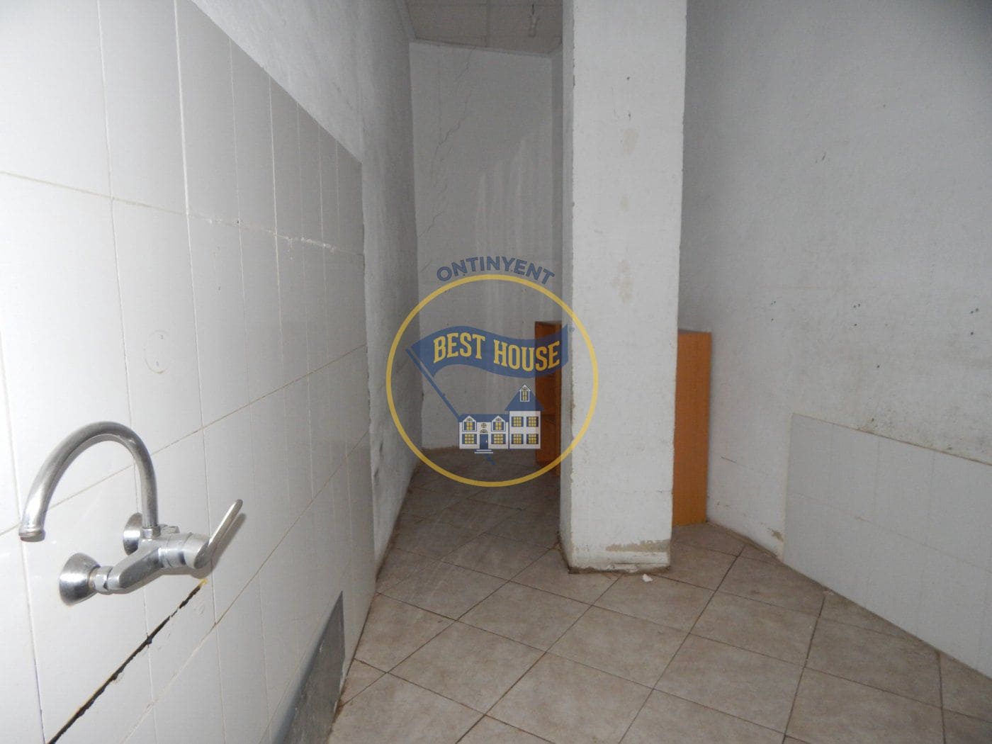Commercial for rent in Ontinyent - € 700 (Ref: 8118026)