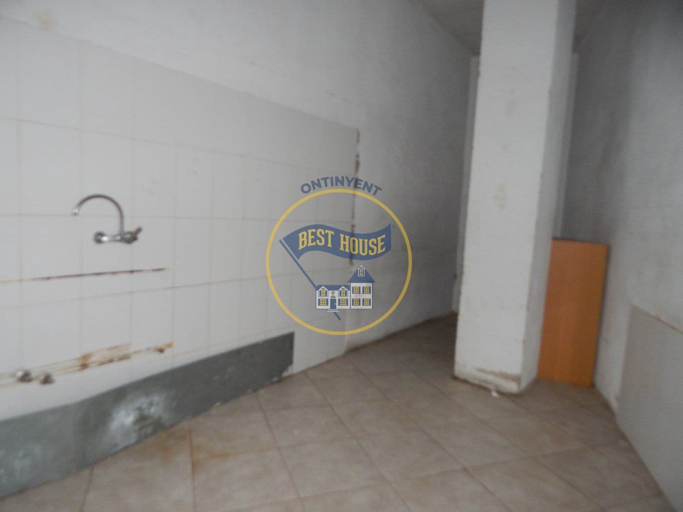 Commercial for rent in Ontinyent - € 700 (Ref: 8118026)