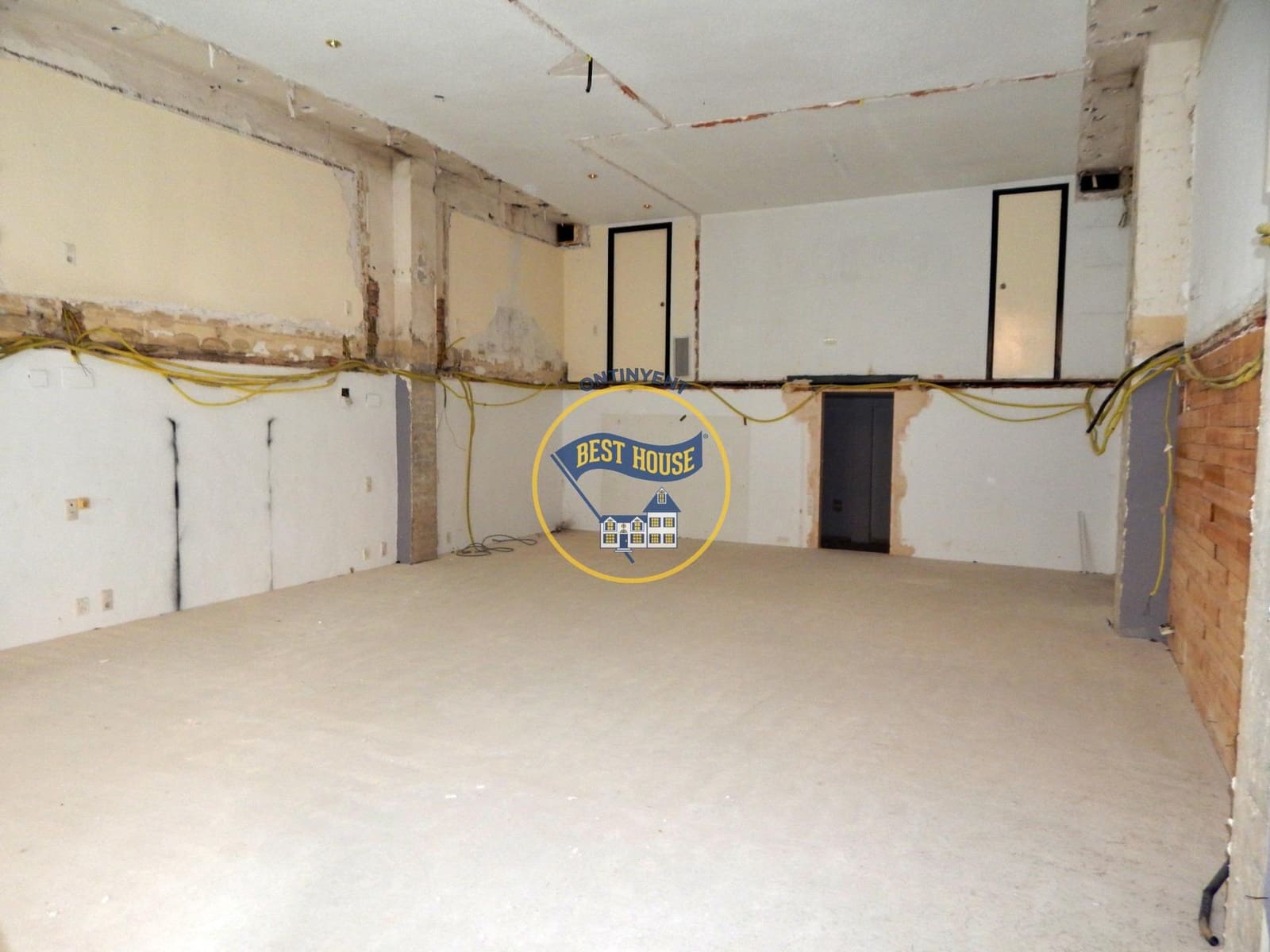 Commercieel te huur in Ontinyent - € 600 (Ref: 8118030)