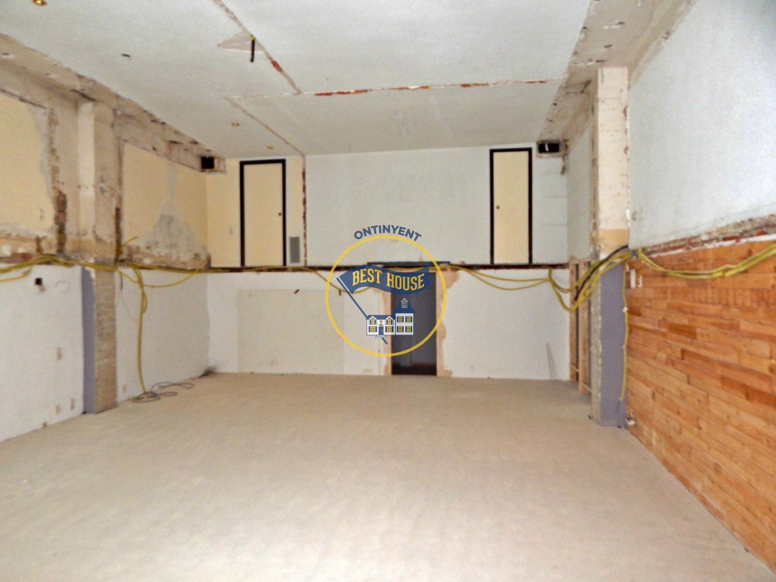Commercieel te huur in Ontinyent - € 600 (Ref: 8118030)