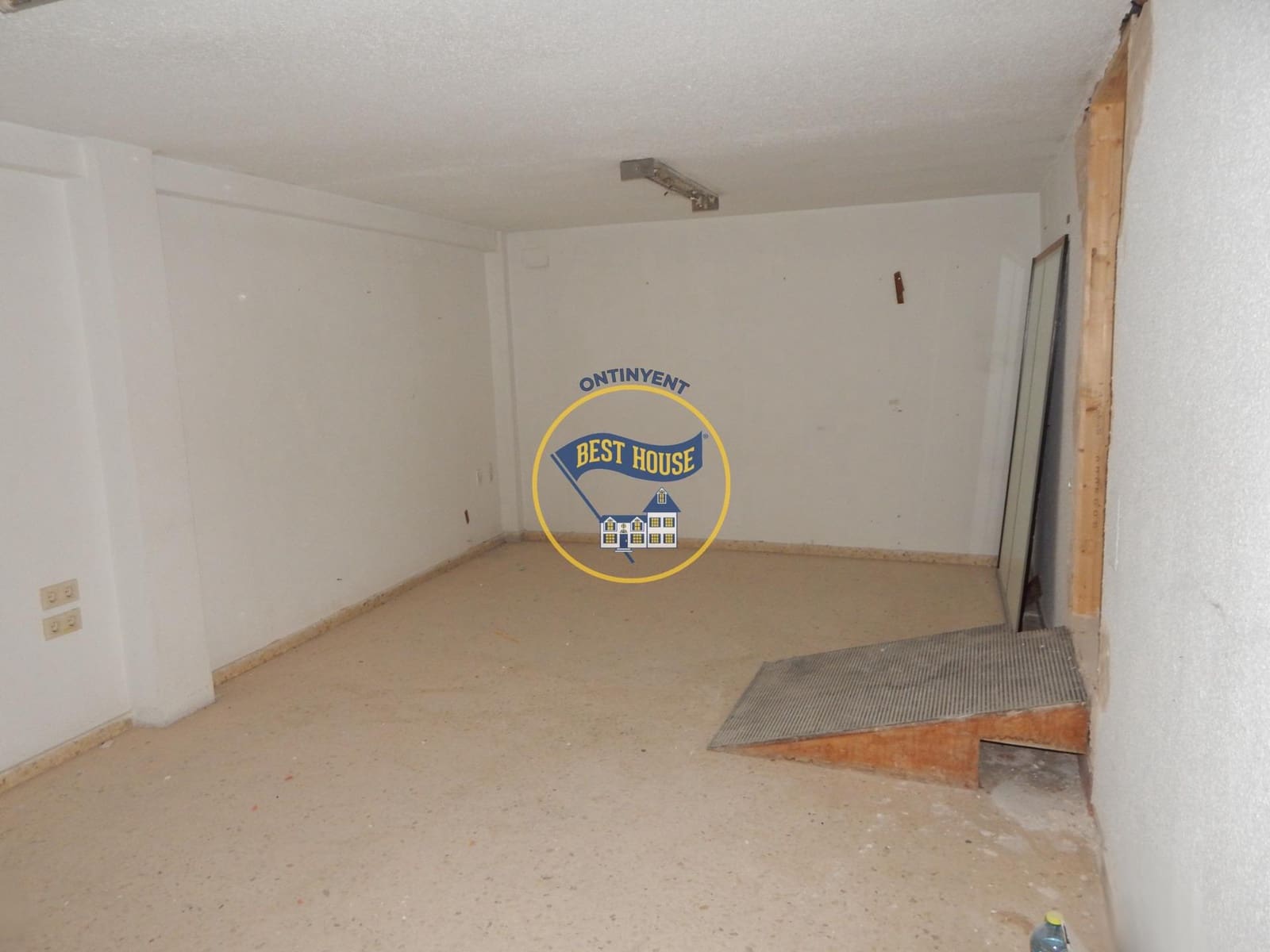 Commercieel te huur in Ontinyent - € 600 (Ref: 8118030)