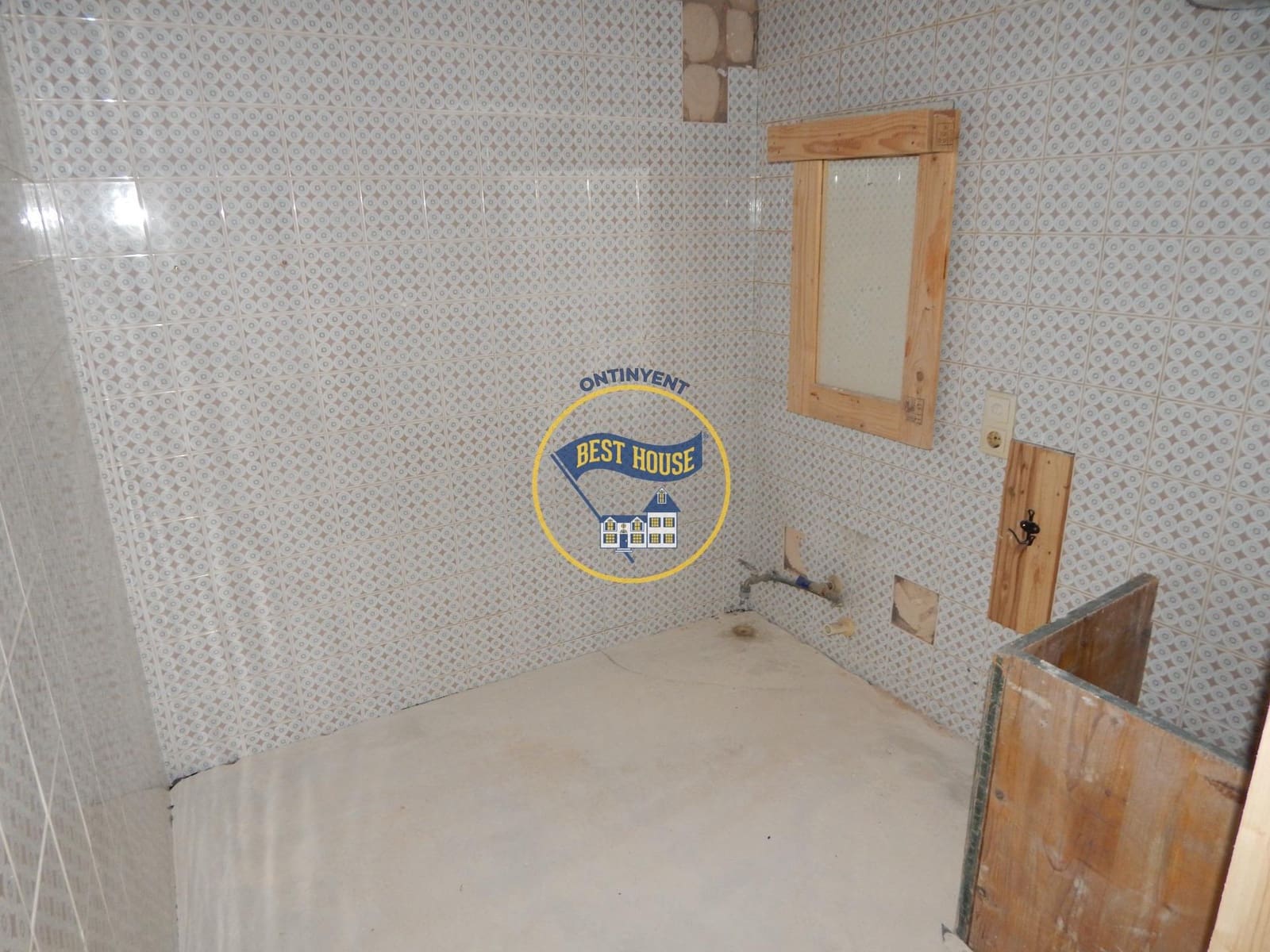 Commercieel te huur in Ontinyent - € 600 (Ref: 8118030)
