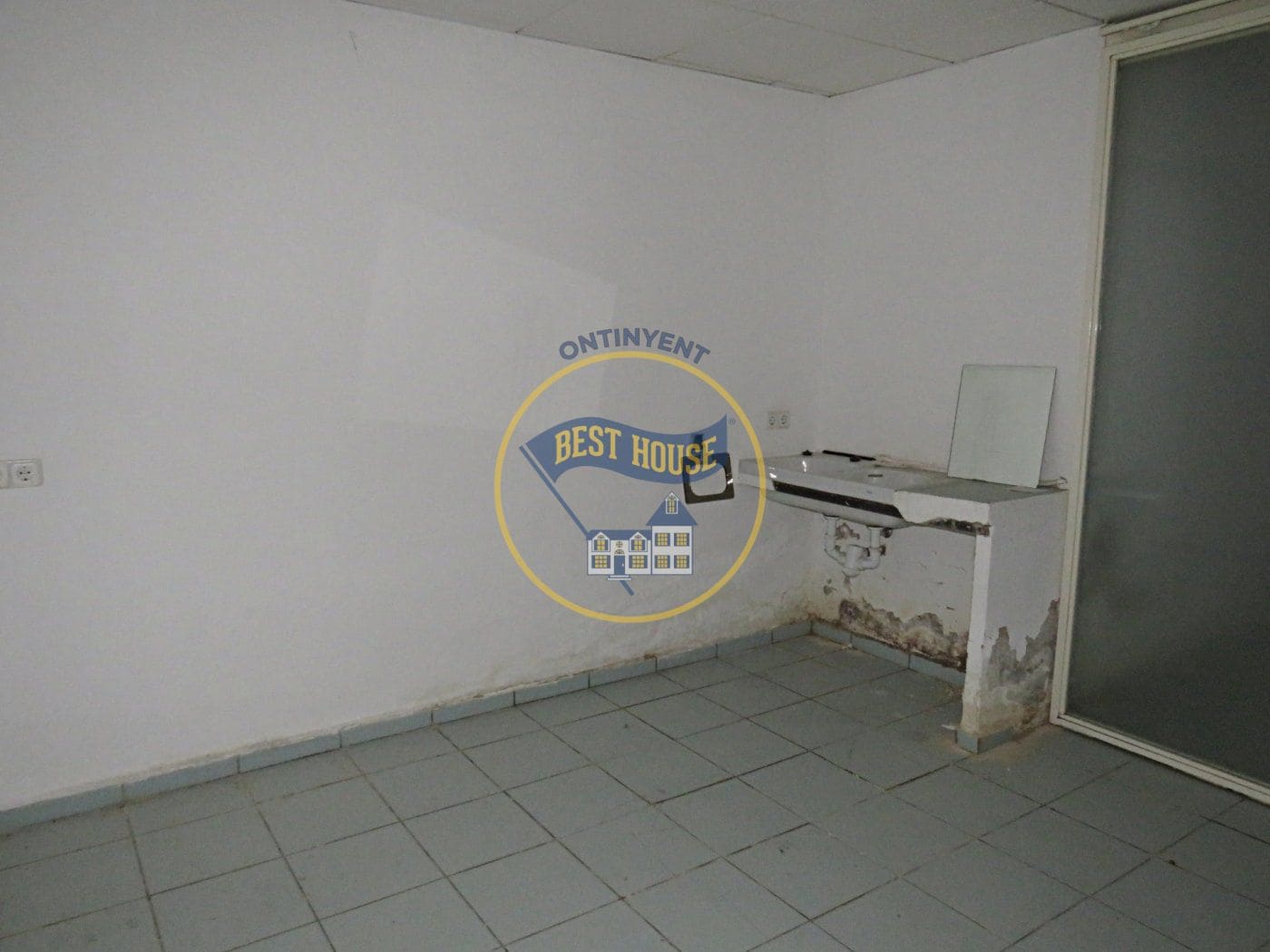 Commercial for rent in Ontinyent - € 450 (Ref: 8118038)
