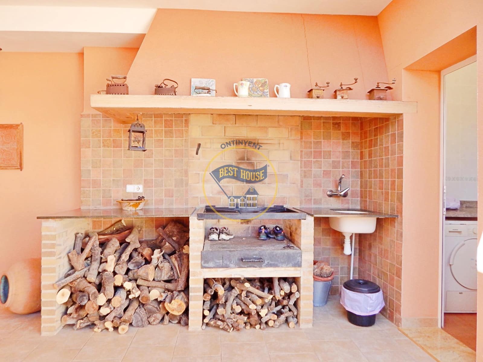 4 chambre Villa/Maison à vendre à Bufali avec garage - 300 000 € (Ref: 8161994)