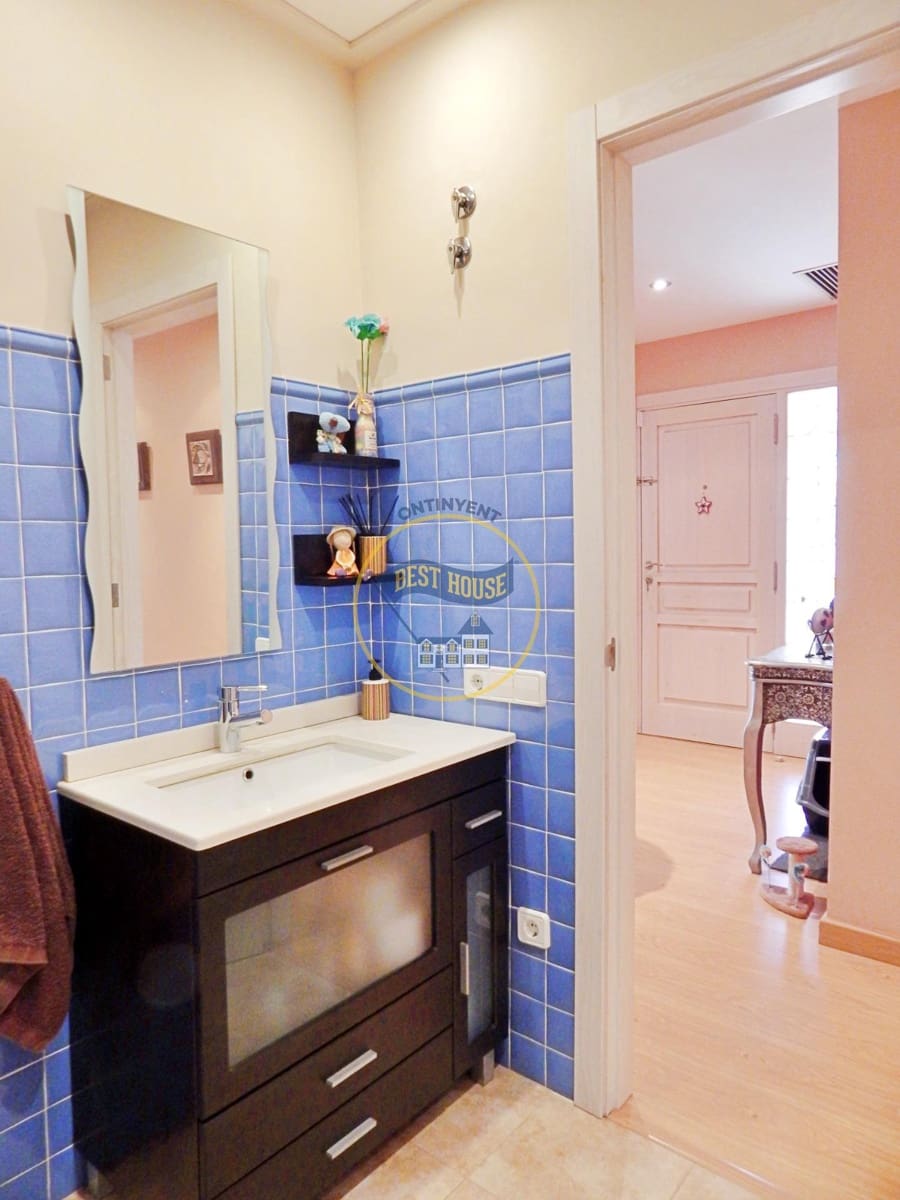 4 chambre Villa/Maison à vendre à Bufali avec garage - 300 000 € (Ref: 8161994)