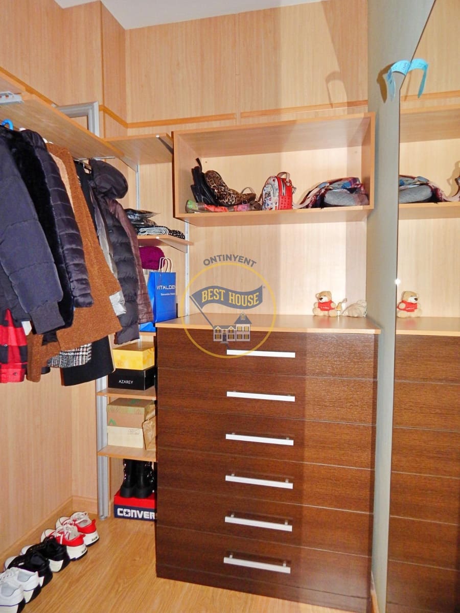 4 chambre Villa/Maison à vendre à Bufali avec garage - 300 000 € (Ref: 8161994)