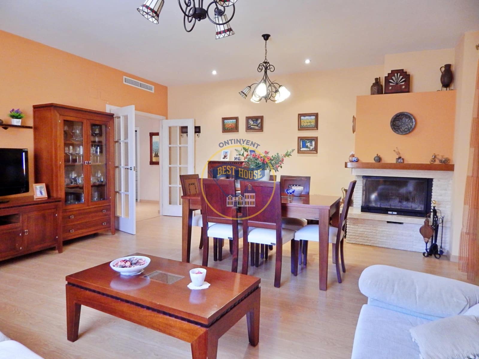 4 chambre Villa/Maison à vendre à Bufali avec garage - 300 000 € (Ref: 8161994)