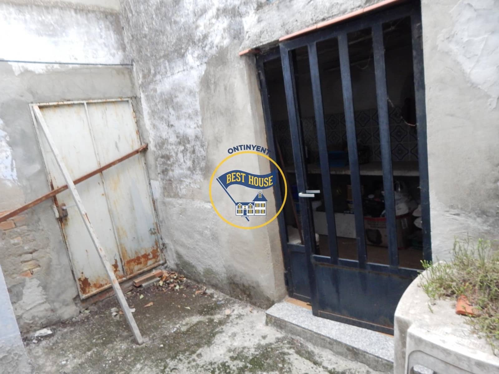 6 bedroom Villa for sale in Ontinyent - € 200,000 (Ref: 8300505)