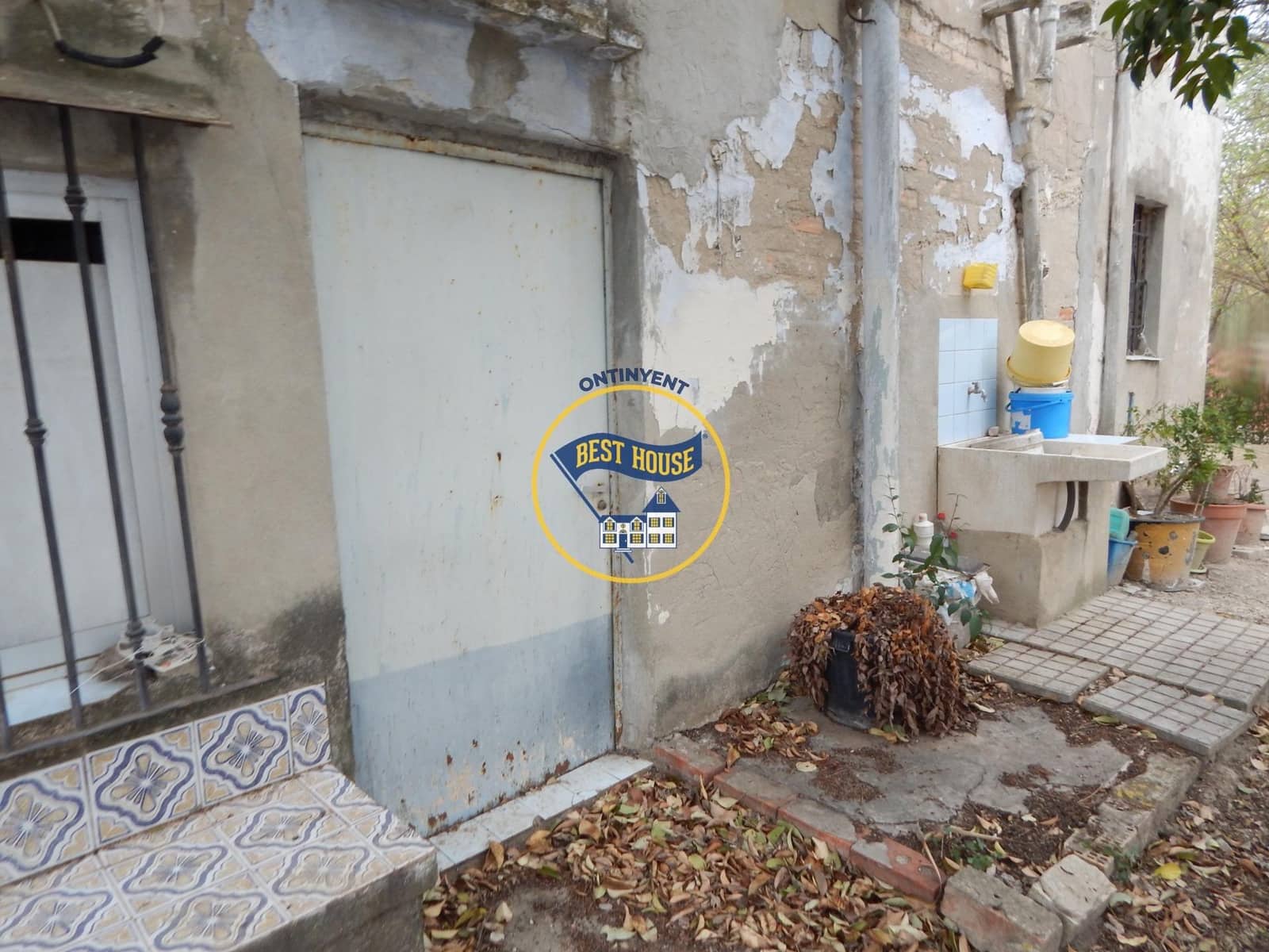 6 bedroom Villa for sale in Ontinyent - € 200,000 (Ref: 8300505)