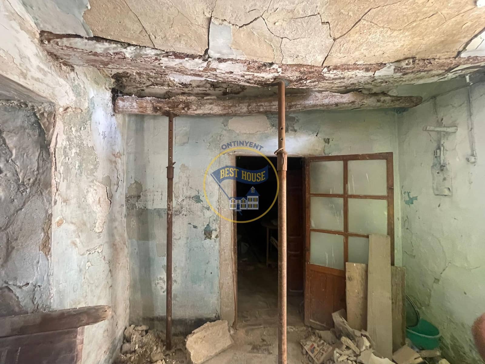 4 soveværelse Byhus til salg i Bocairent - € 16.000 (Ref: 8432532)