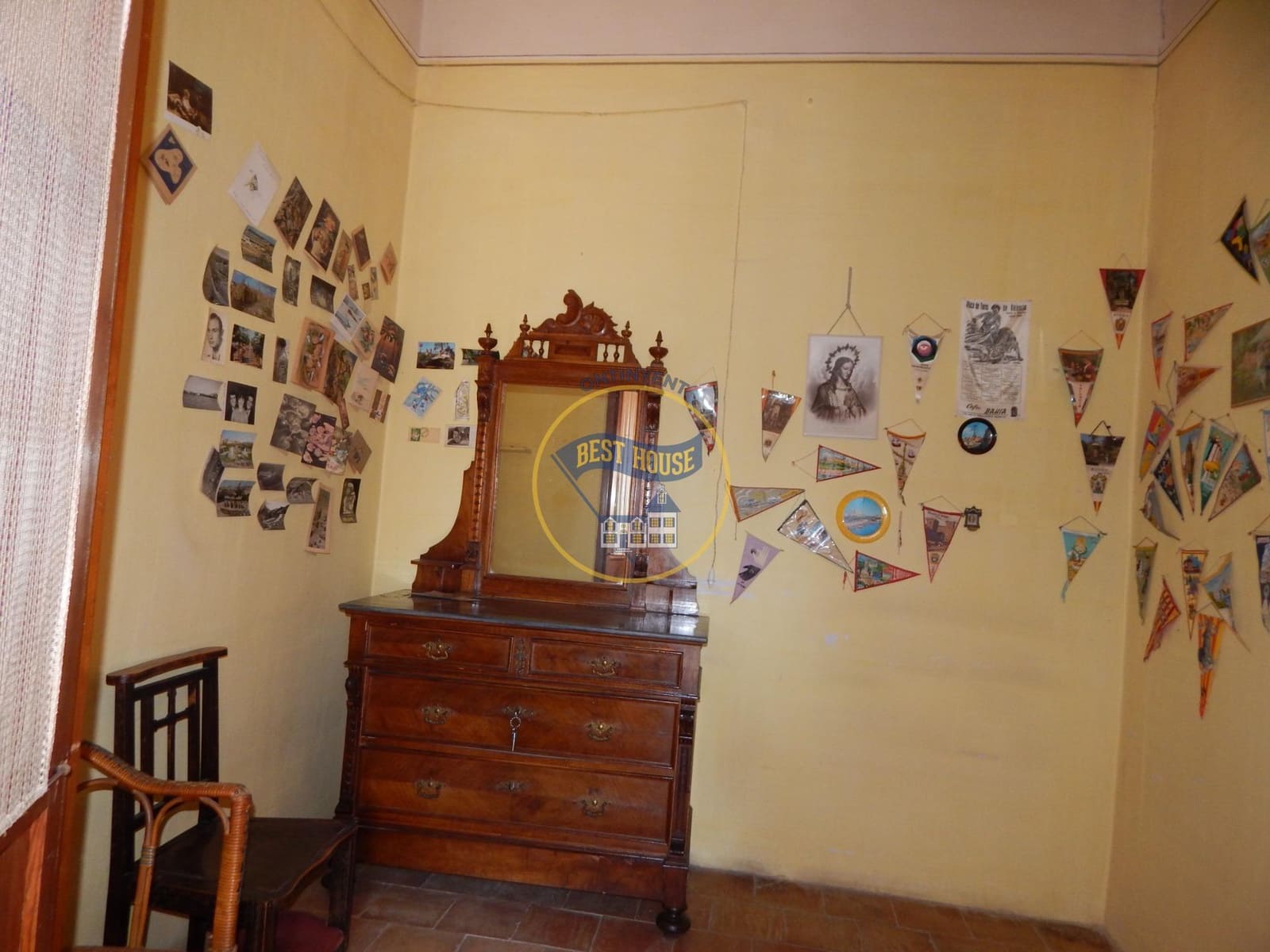 10 bedroom Townhouse for sale in Bocairent - € 210,000 (Ref: 8715541)