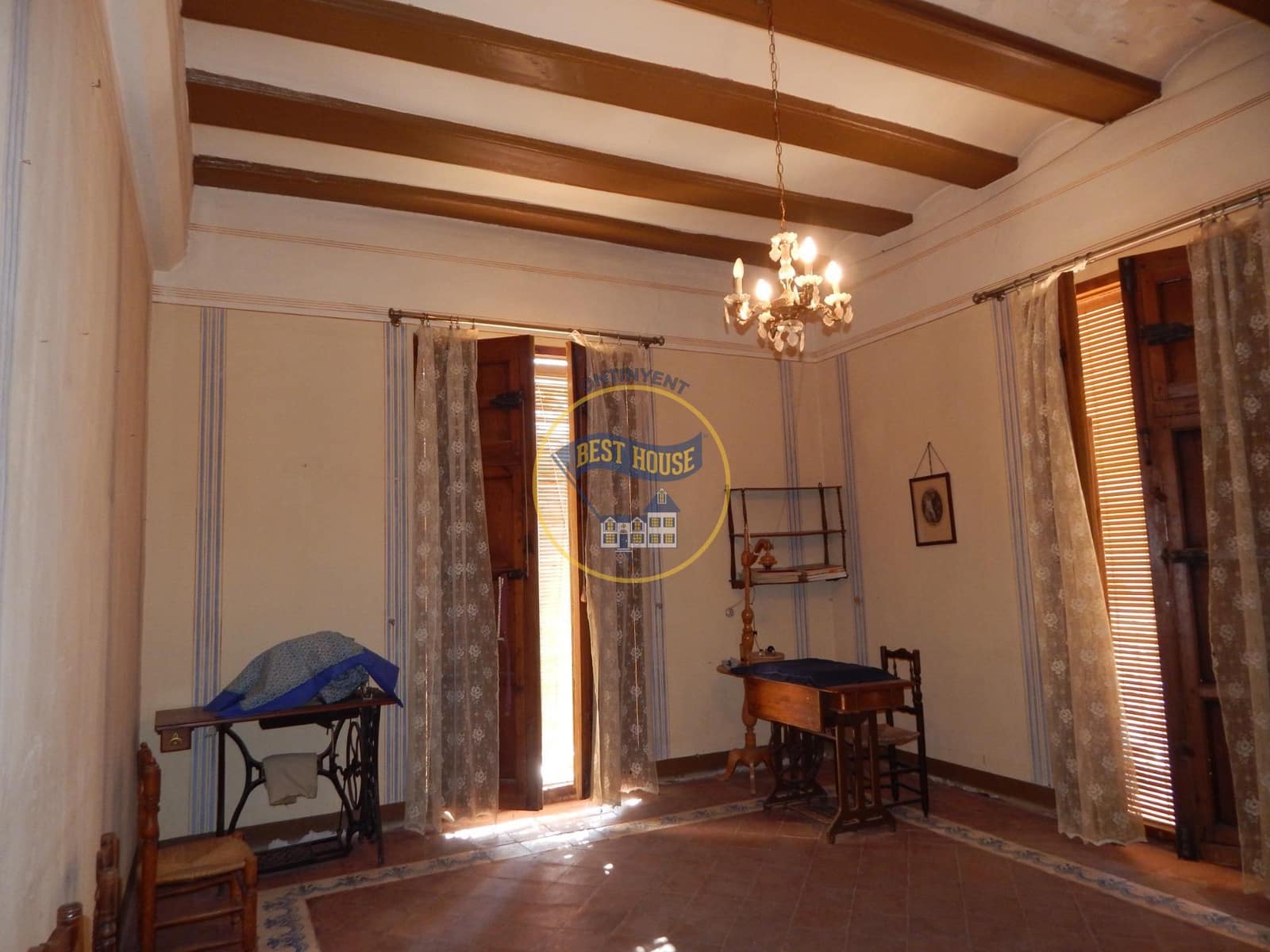 10 bedroom Townhouse for sale in Bocairent - € 210,000 (Ref: 8715541)