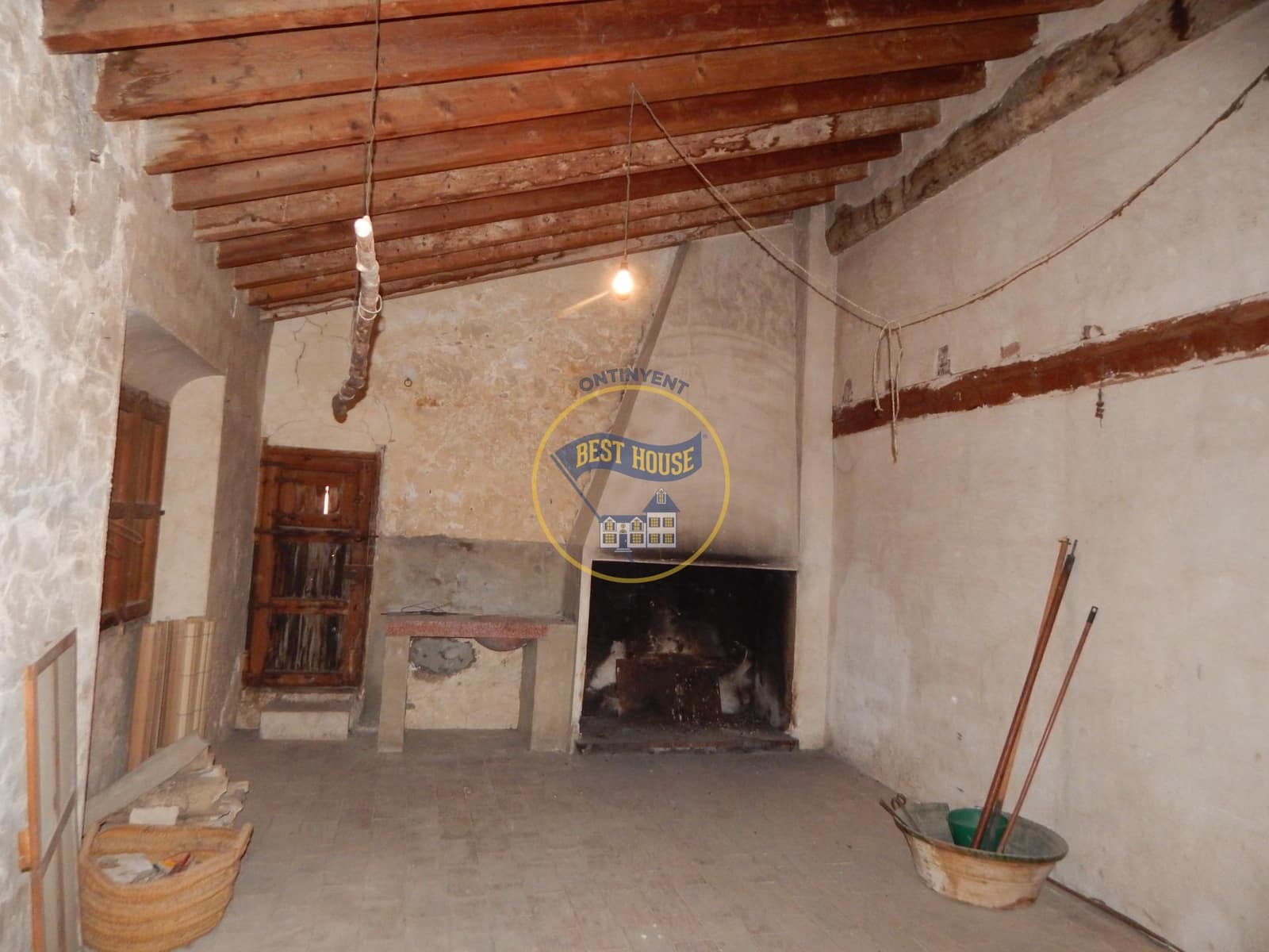 10 bedroom Townhouse for sale in Bocairent - € 210,000 (Ref: 8715541)