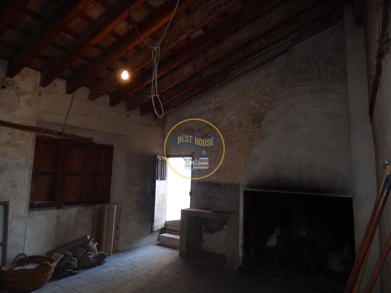 10 bedroom Townhouse for sale in Bocairent - € 210,000 (Ref: 8715541)